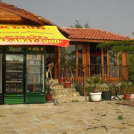 Rose, Almond Hills Кошарица